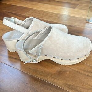 M Gemi Greta Backstrap Clog in Biscuit - barely worn!